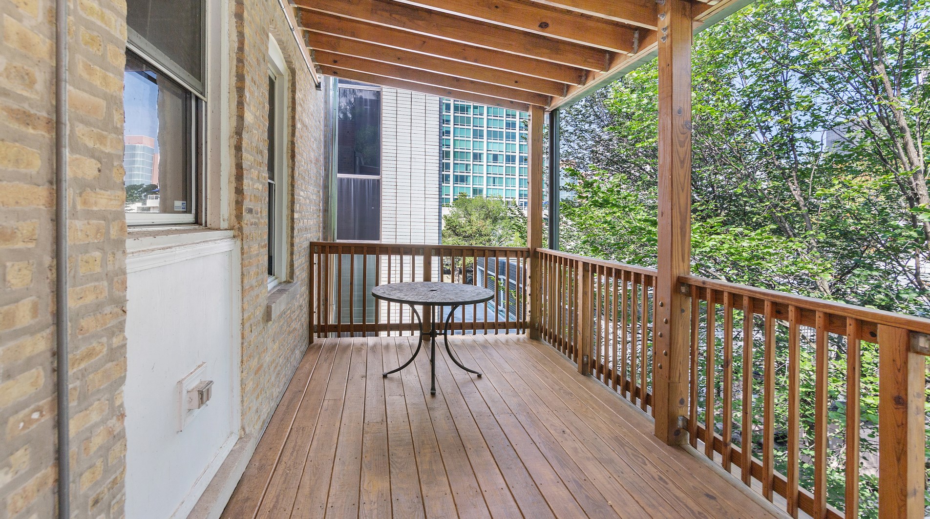 1511 Maple Ave, Evanston IL  60201-4337 exterior