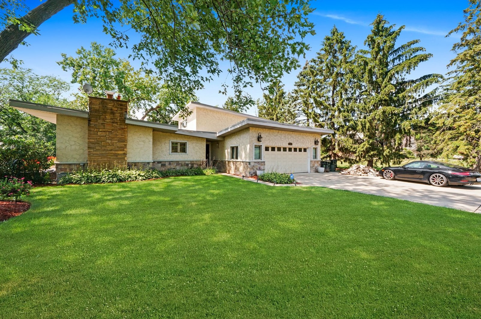 7816 Drew Ave, Willowbrook, IL 60527-6920
