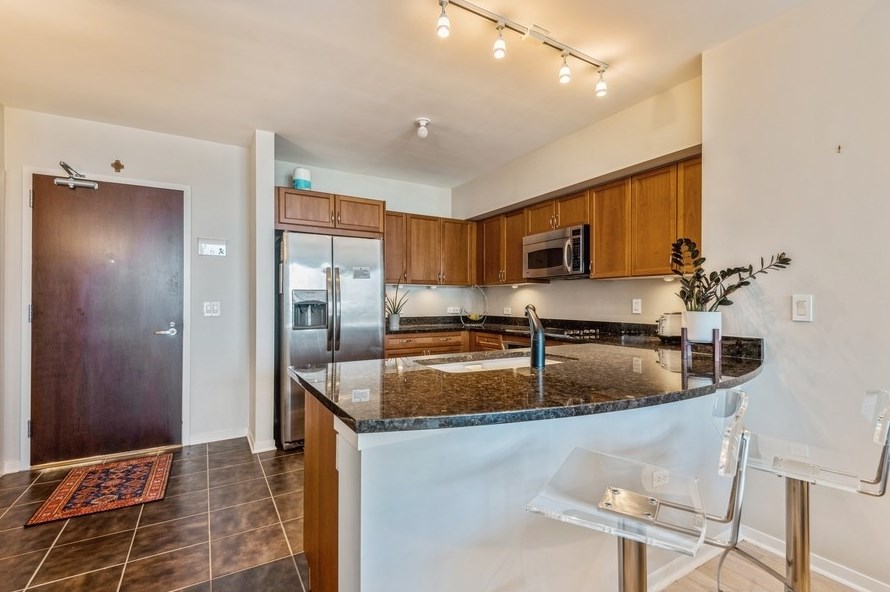 807 Davis St #1510, Evanston, IL 60201