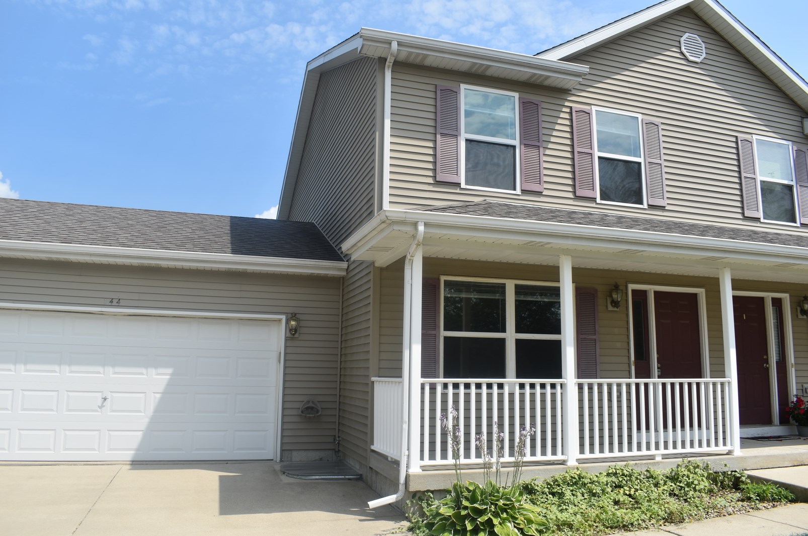 144 Oak St, Dekalb, IL 60112-4055