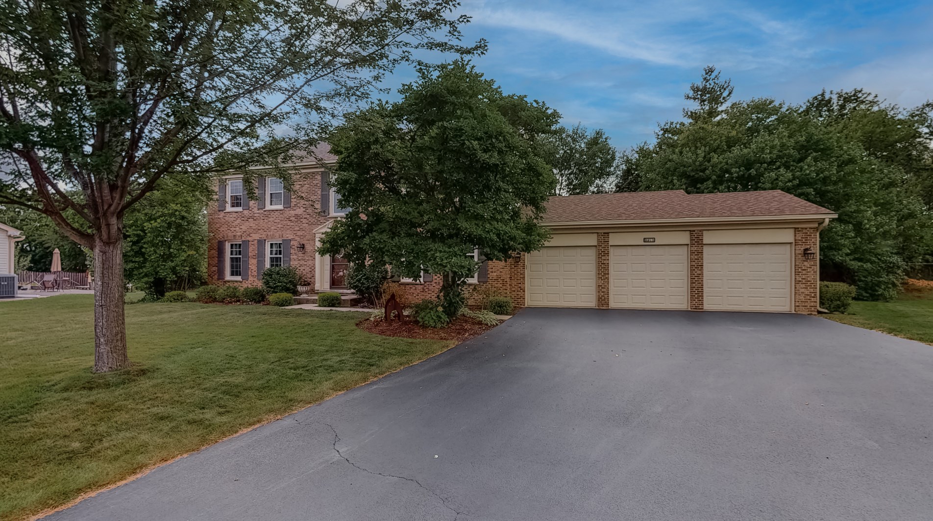 726 Heatherstone Dr, Schaumburg, IL 60173-2250