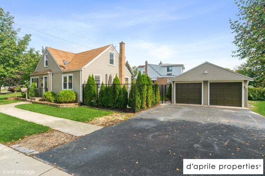 101 Country Club Dr, Melrose Park, IL 60164-2260
