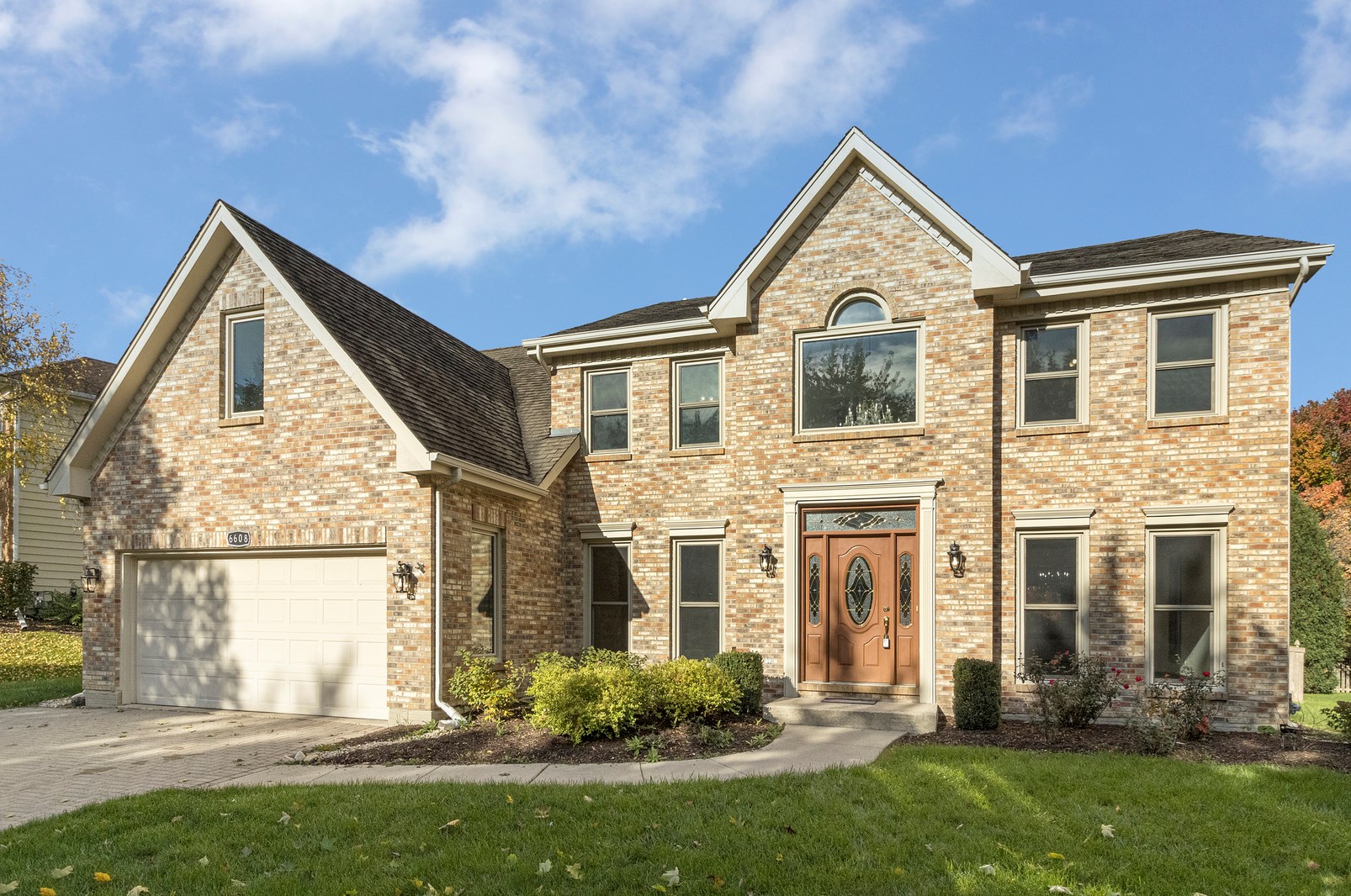 6608 Chick Evans Ln, Downers Grove, IL 60517-1477