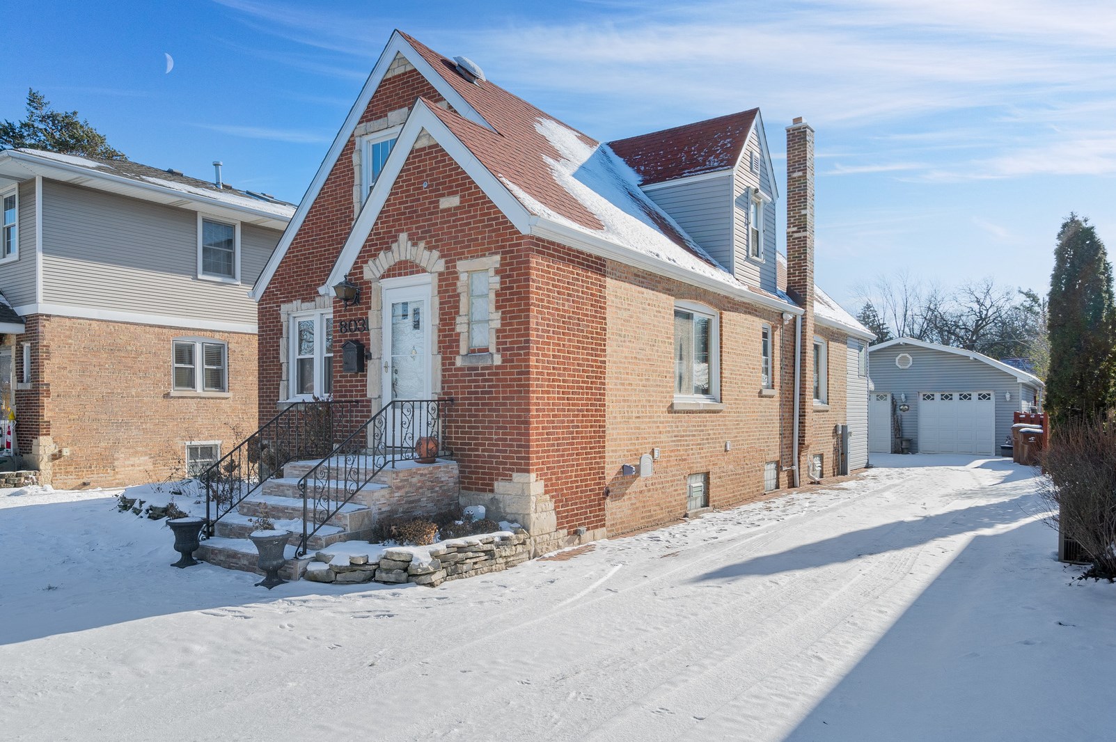8031 26th St, North Riverside, IL 60546-1376
