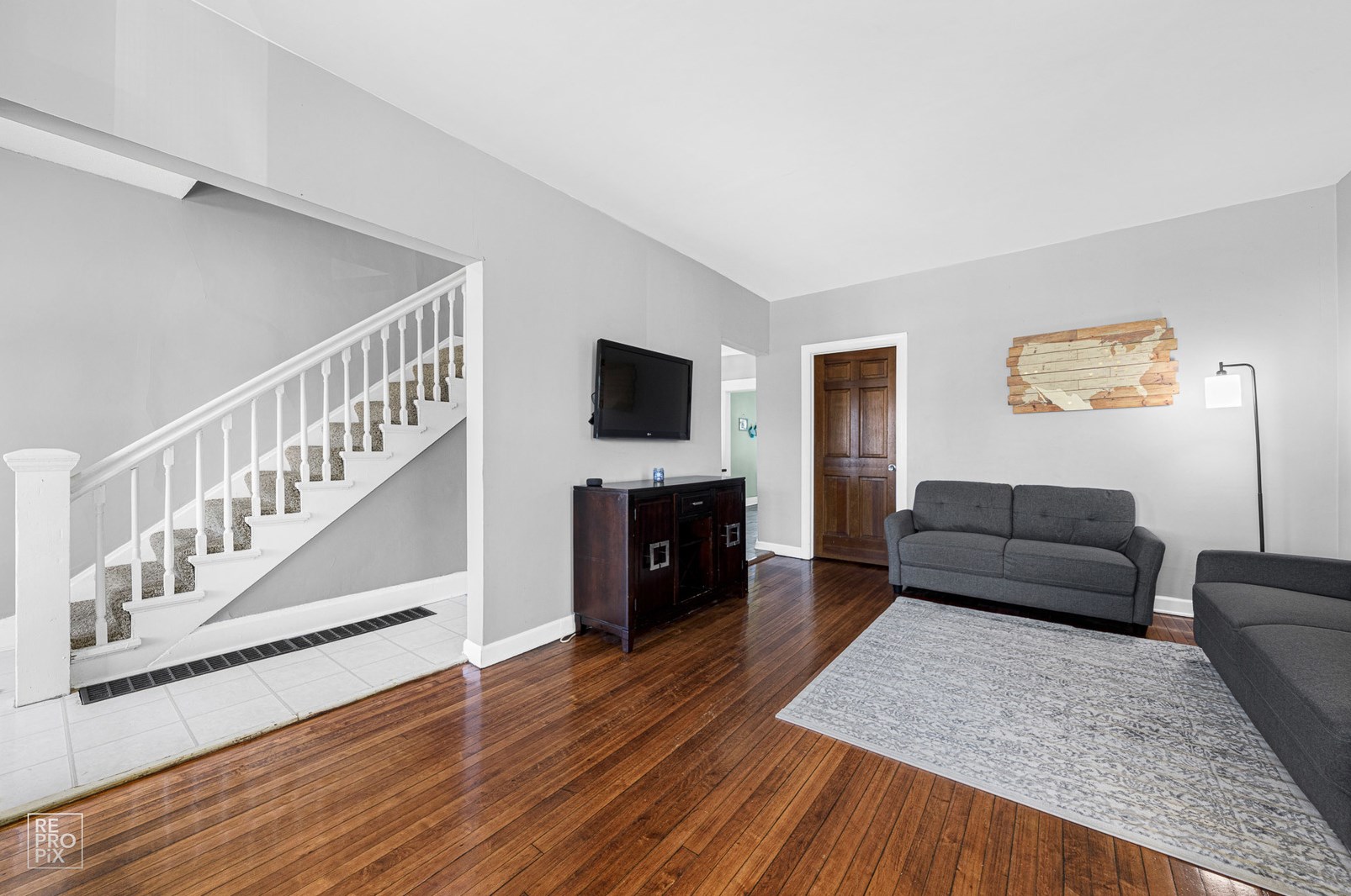 8 State St, Aurora, IL 60505-3644
