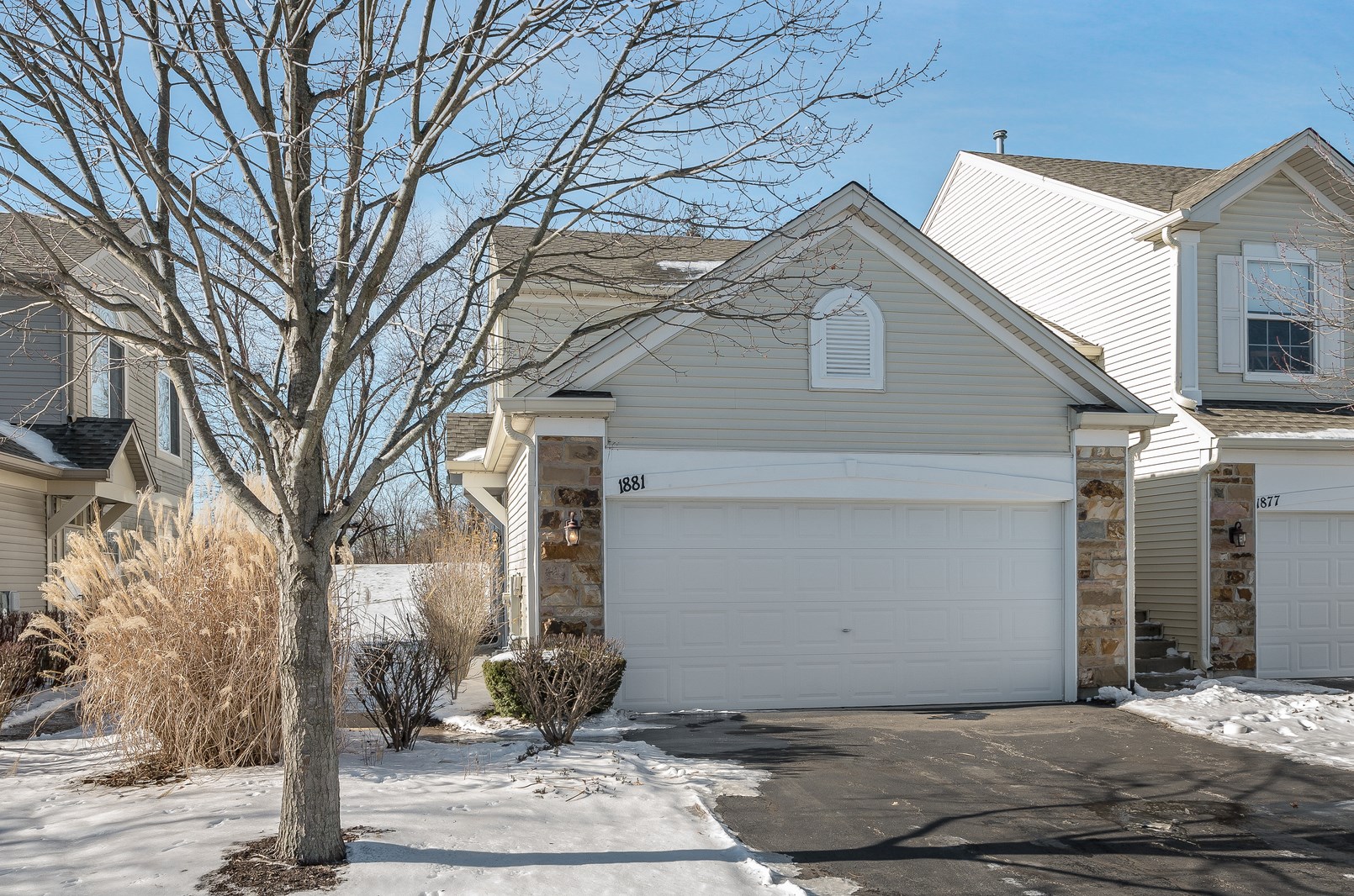 1881 Misty Ridge Ln, Aurora, IL 60503-7332