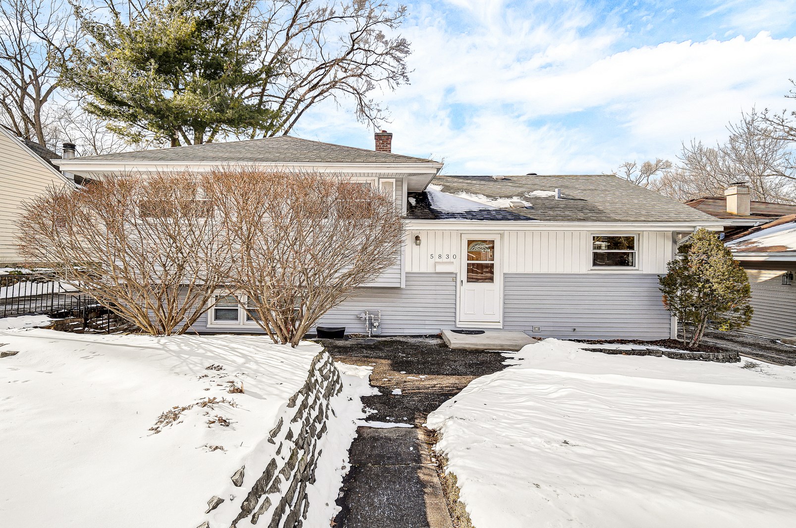 5830 Carpenter St, Downers Grove, IL 60516-1351