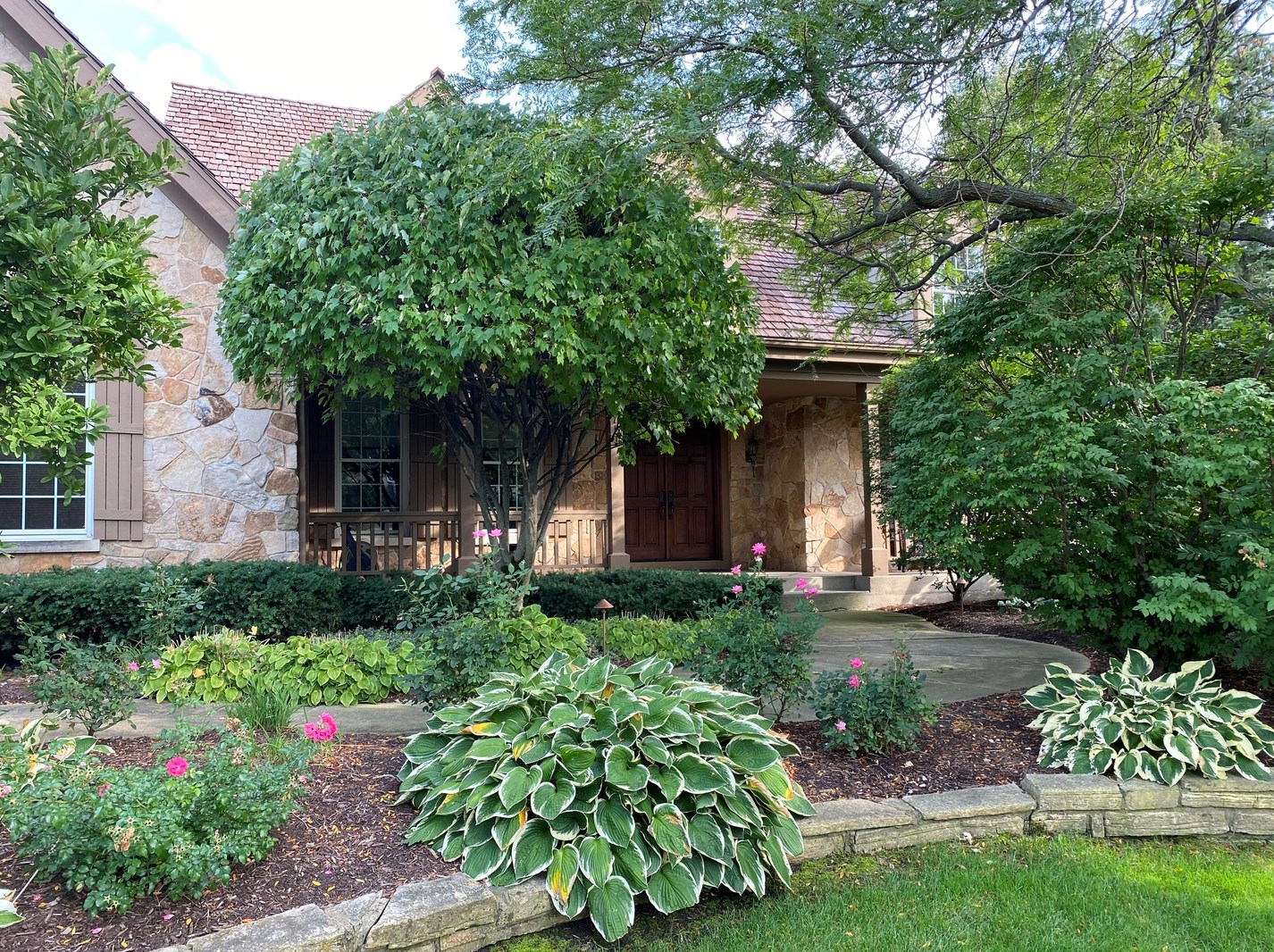 6755 Fieldstone Dr, Willowbrook, IL 60527-5294