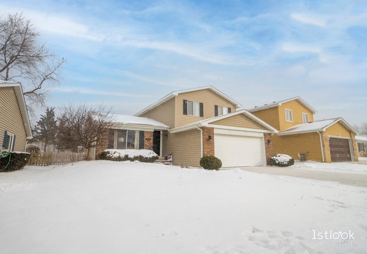 6809 Red Wing Dr, Downers Grove, IL 60517-1846