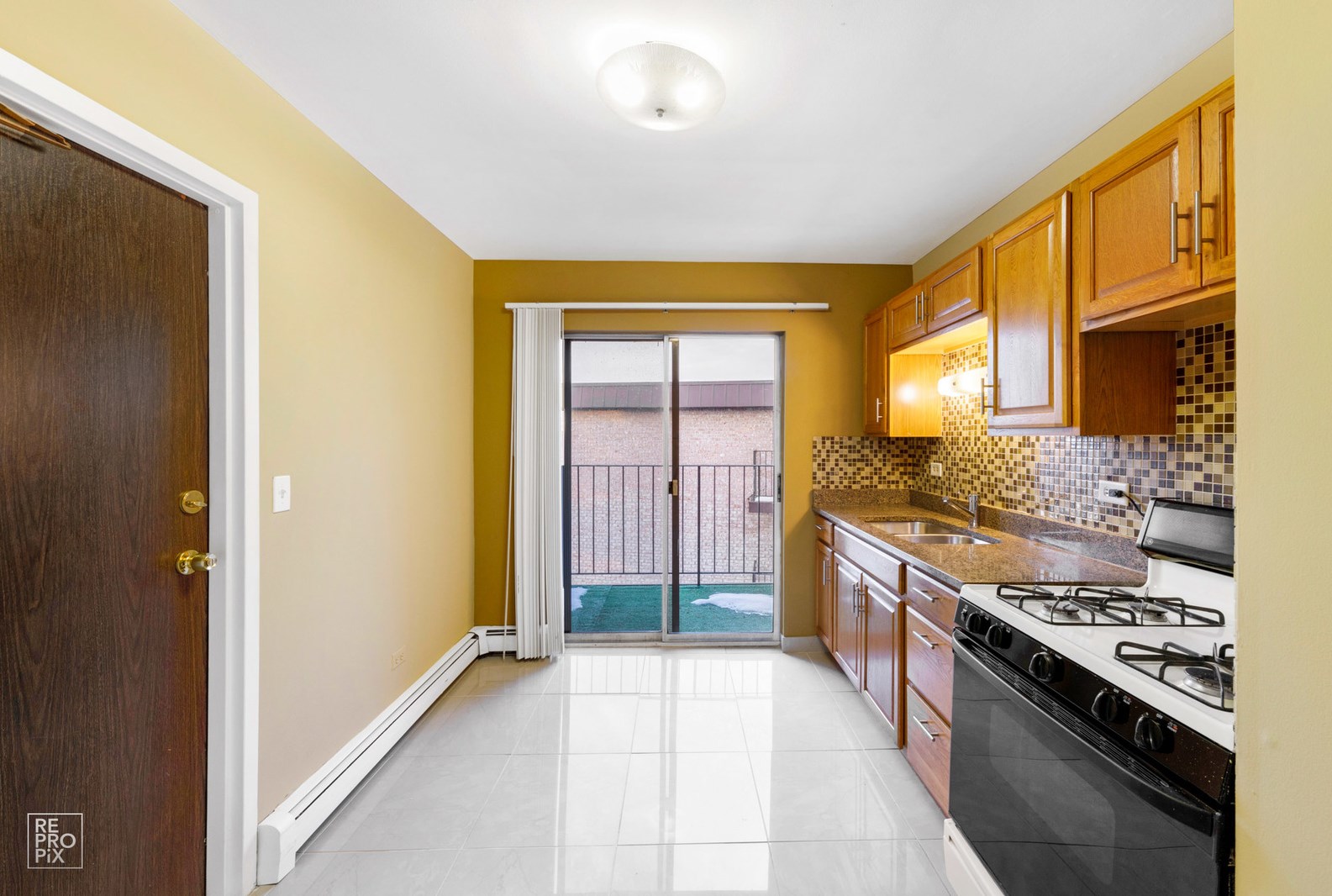 712 W Huntington Commons Rd #3b, Mount Prospect, IL 60056
