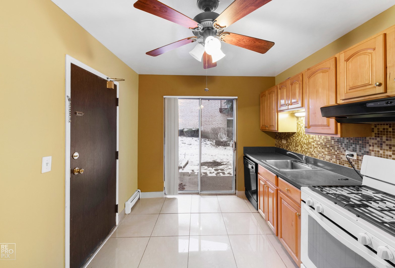 712 Huntington Commons Rd #1b, Mount Prospect, IL 60056