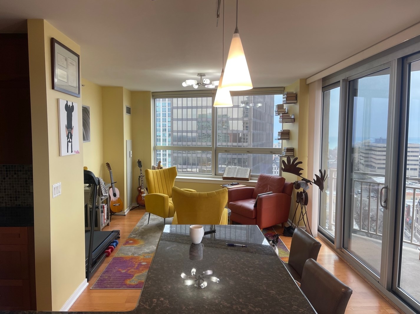 807 Davis St #1405, Evanston, IL 60201
