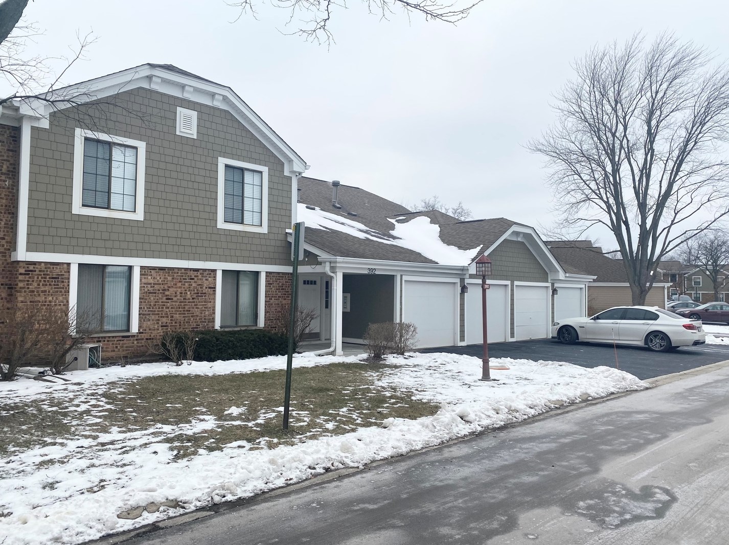 392 Pinetree Ln, Schaumburg, IL 60193-6932