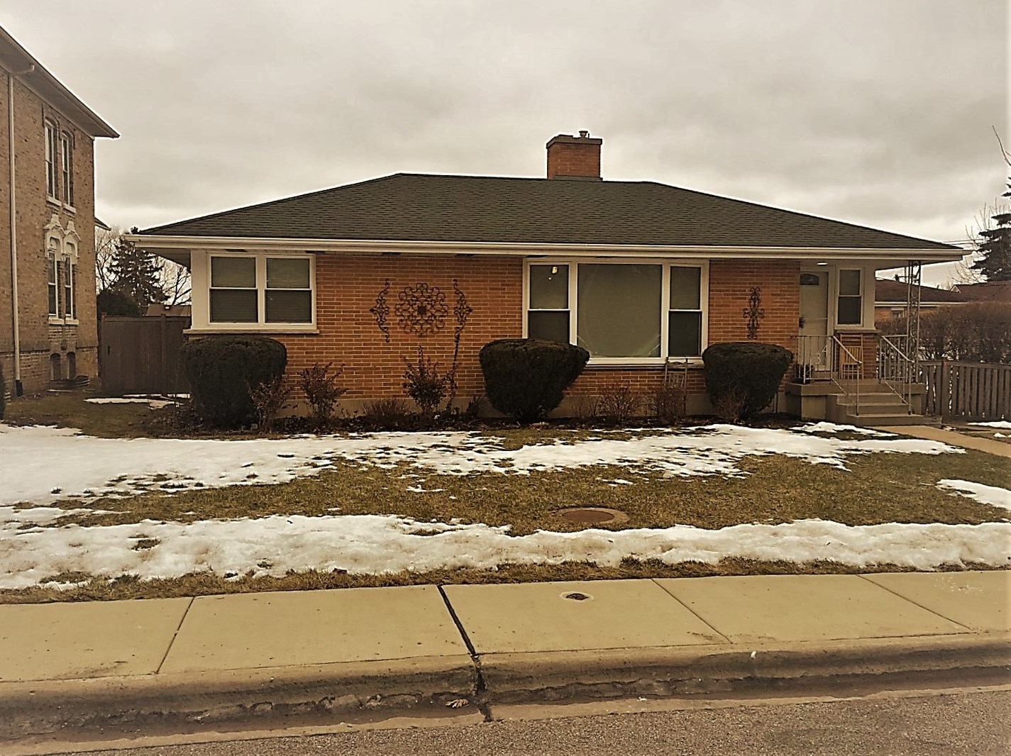 134 Pleasant Ave, Highwood, IL 60040