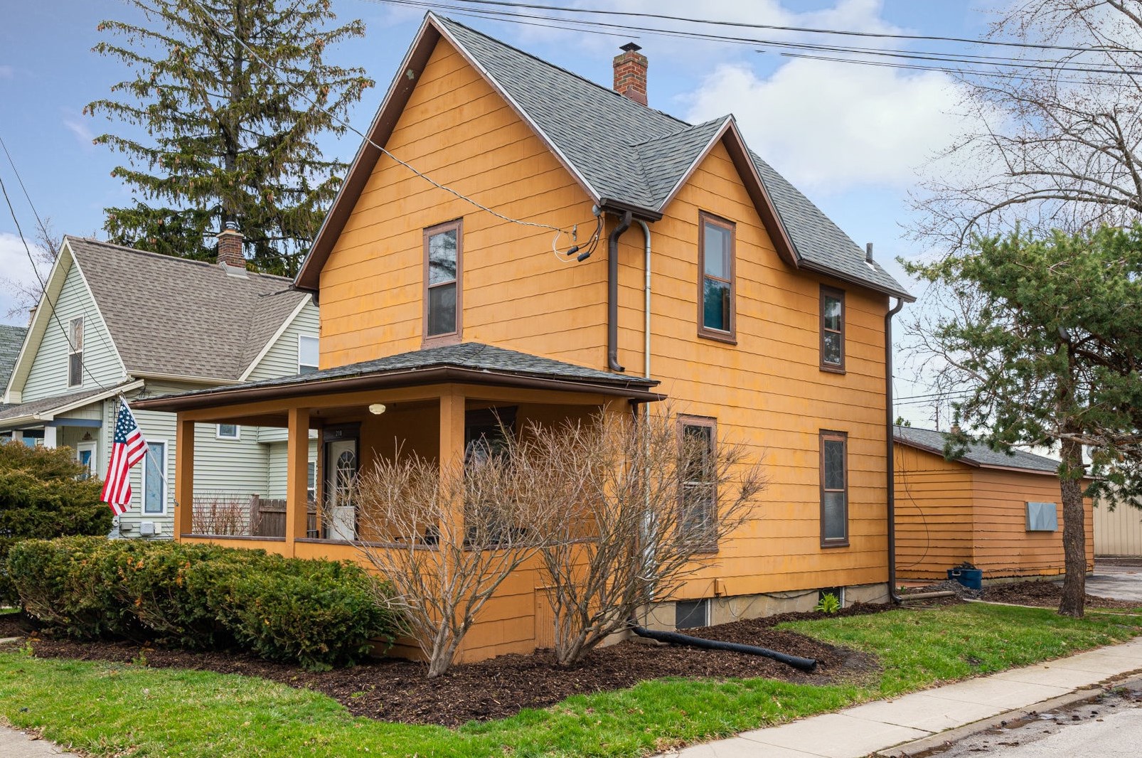 218 Maplewood Ave, Dekalb, IL 60115-4208