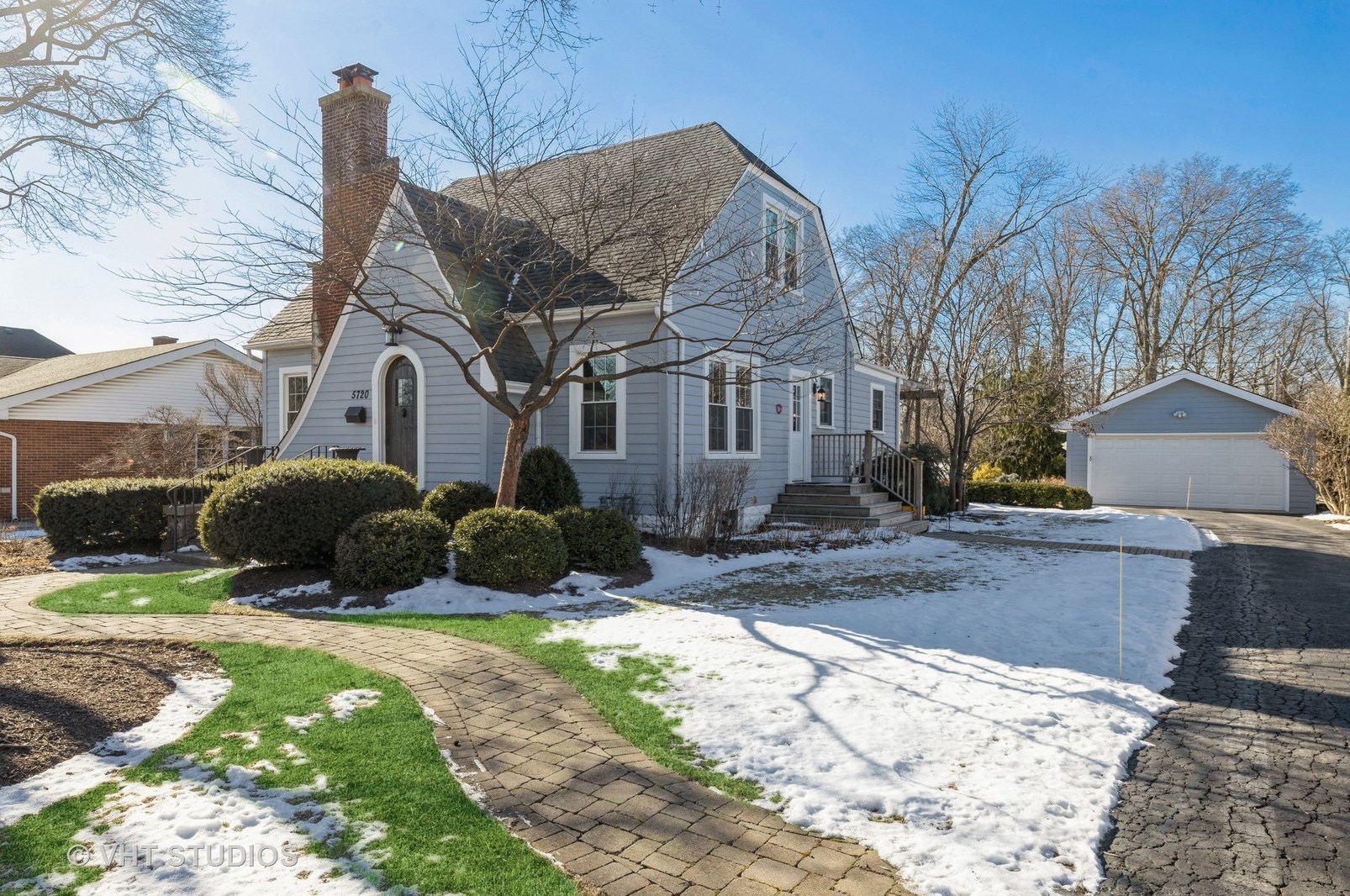 5720 Carpenter St, Downers Grove, IL 60516-1353