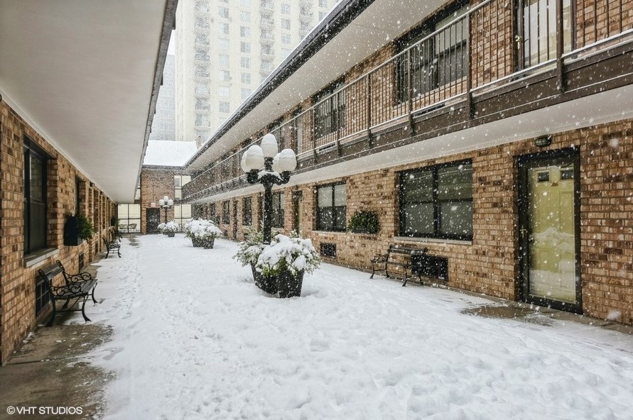 163 W Division St Apt 208, Chicago, IL 60610