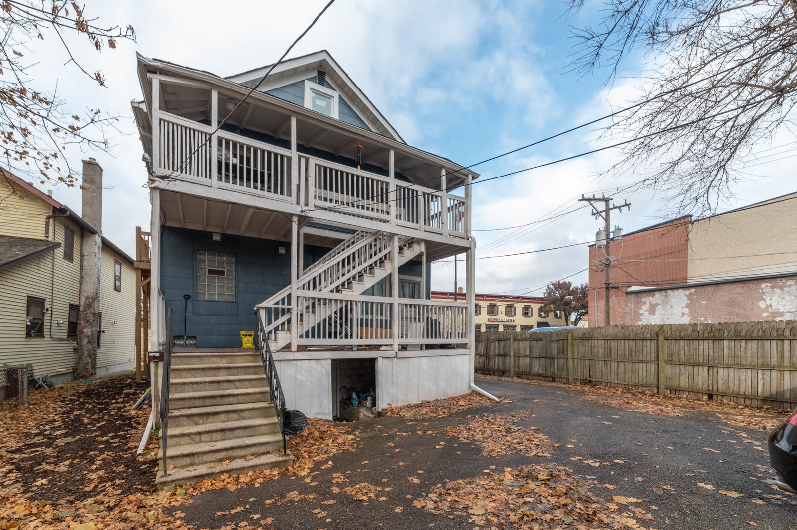 1031 Grove St, Downers Grove, IL 60515-4636
