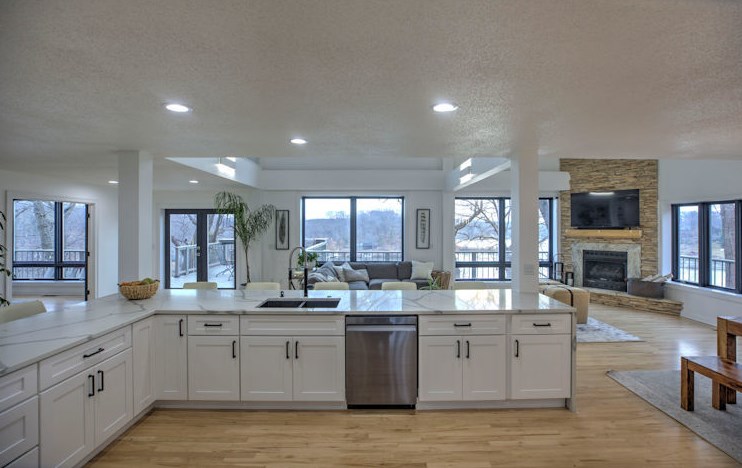 444 Sangamon Ln, Nelson, IL 61021-8126
