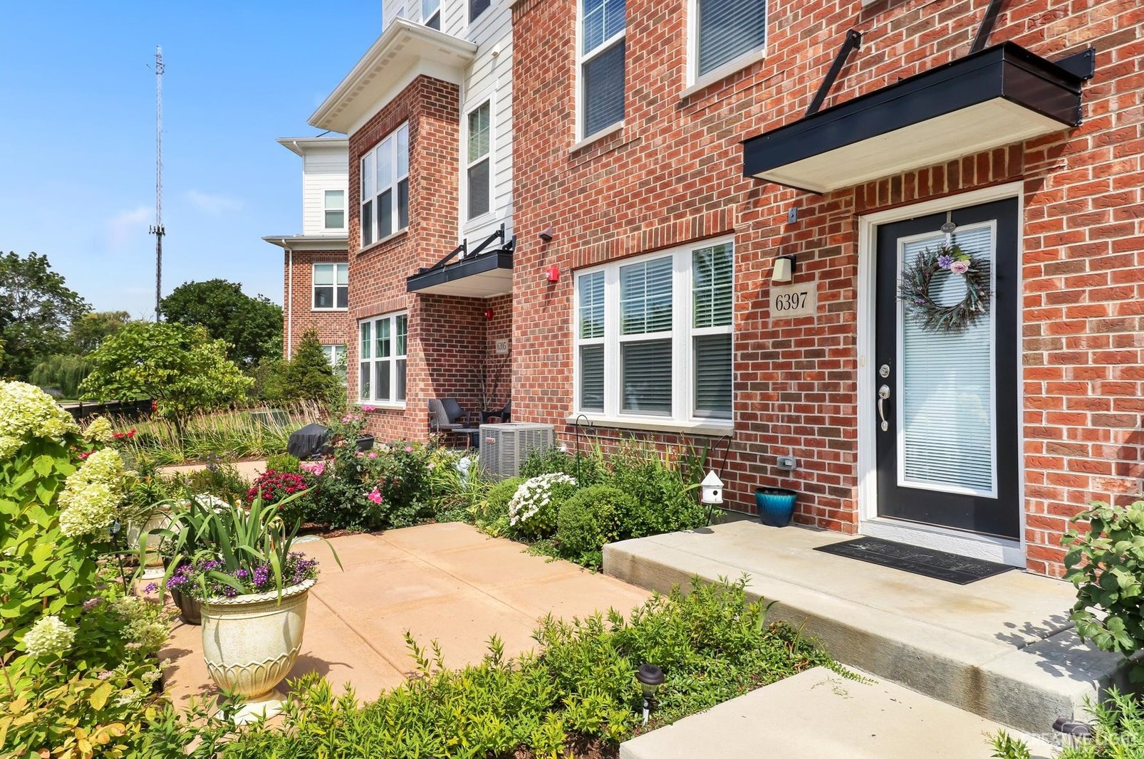 6397 Double Eagle Dr, Downers Grove, IL 60517-5418