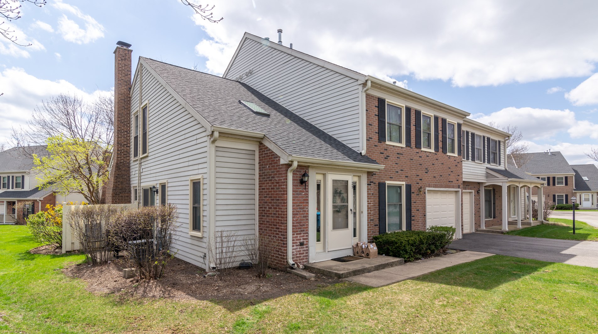 25 Bright Ridge Dr, Schaumburg, IL 60194-3676