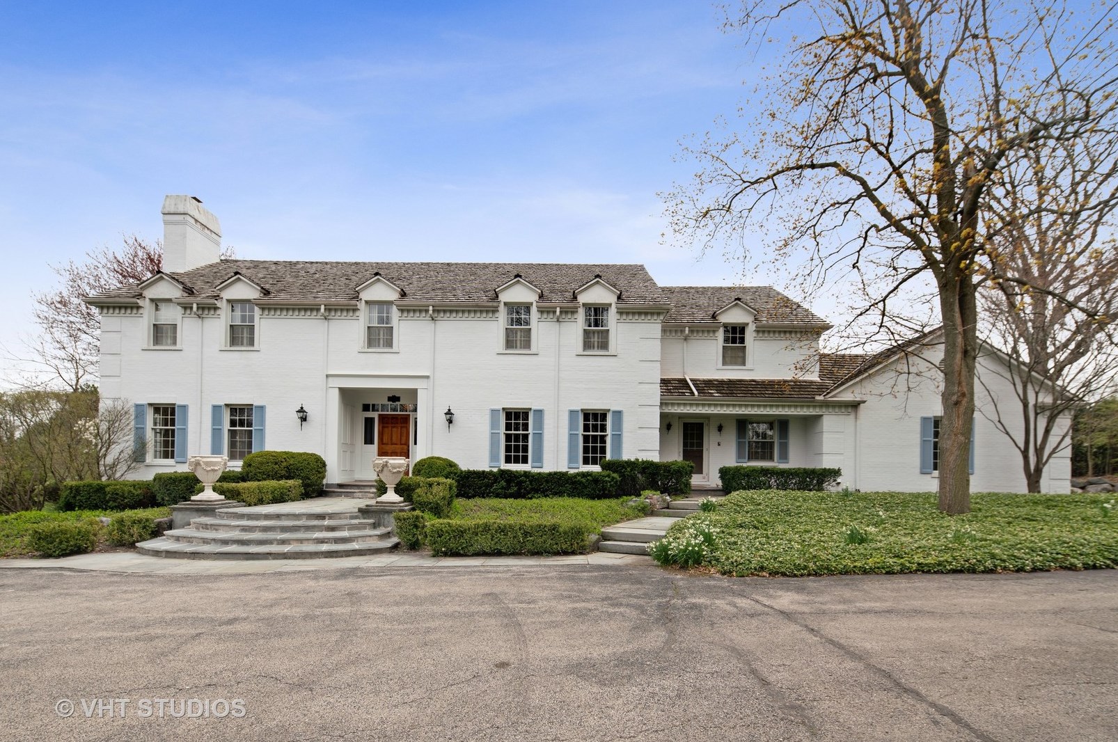 2903 Oak Brook Hills Rd, Oak Brook, IL 60523-1631