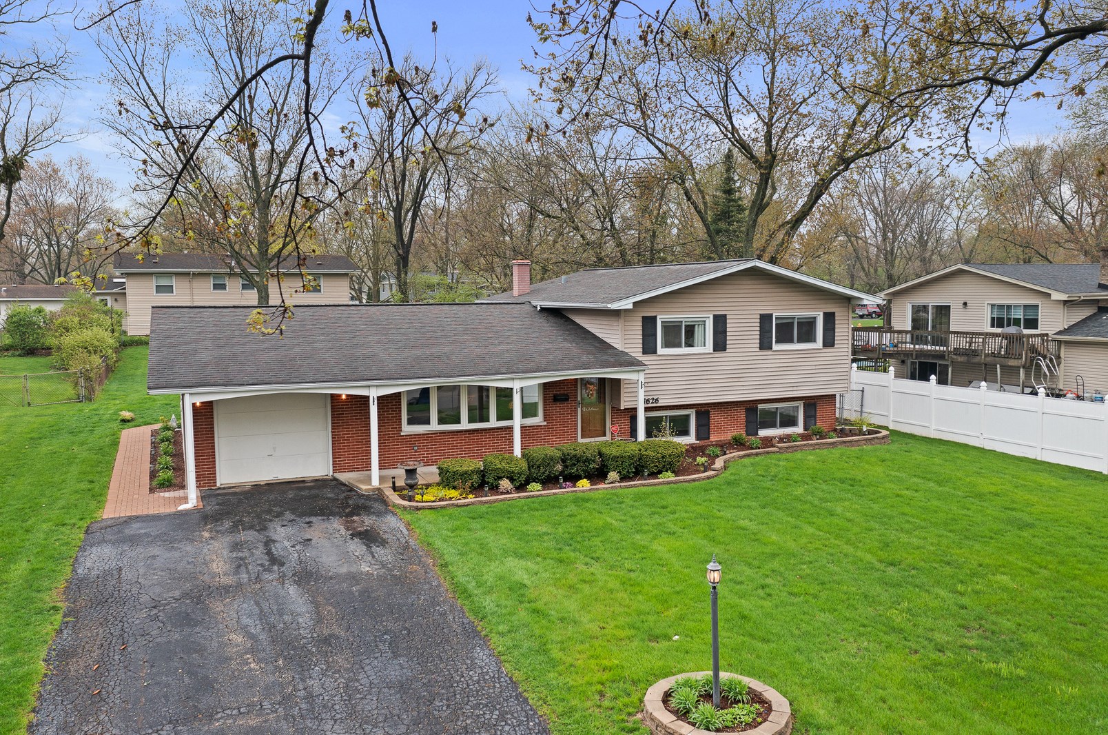 5626 Elm St, Lisle, IL 60532-2776