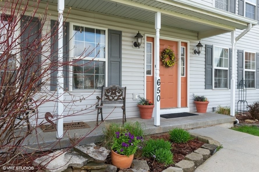650 Larson Ct, Dekalb, IL 60115-5914