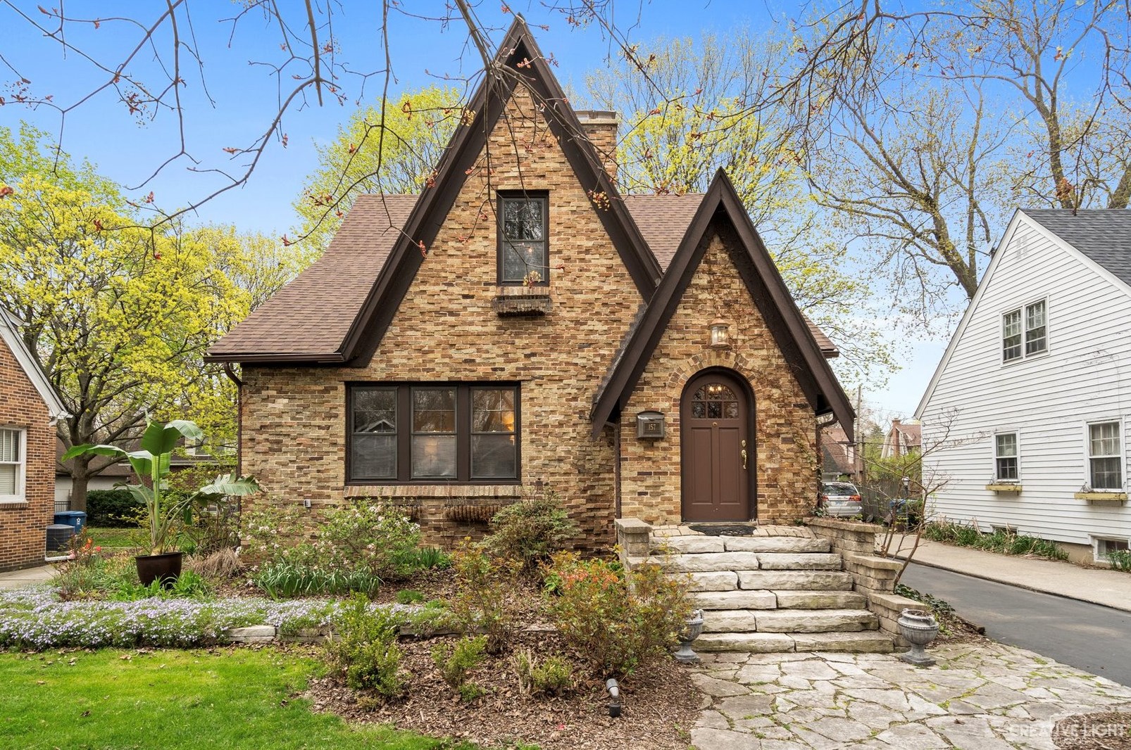 157 Commonwealth Ave, Aurora, IL 60506-4815