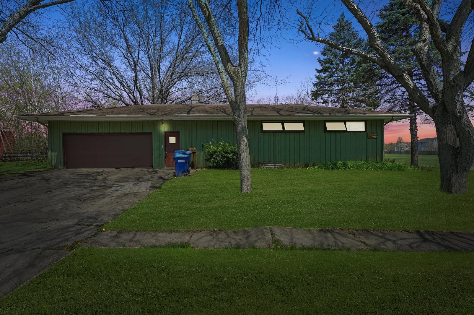 1105 Garden Rd, Dekalb, IL 60115-1403