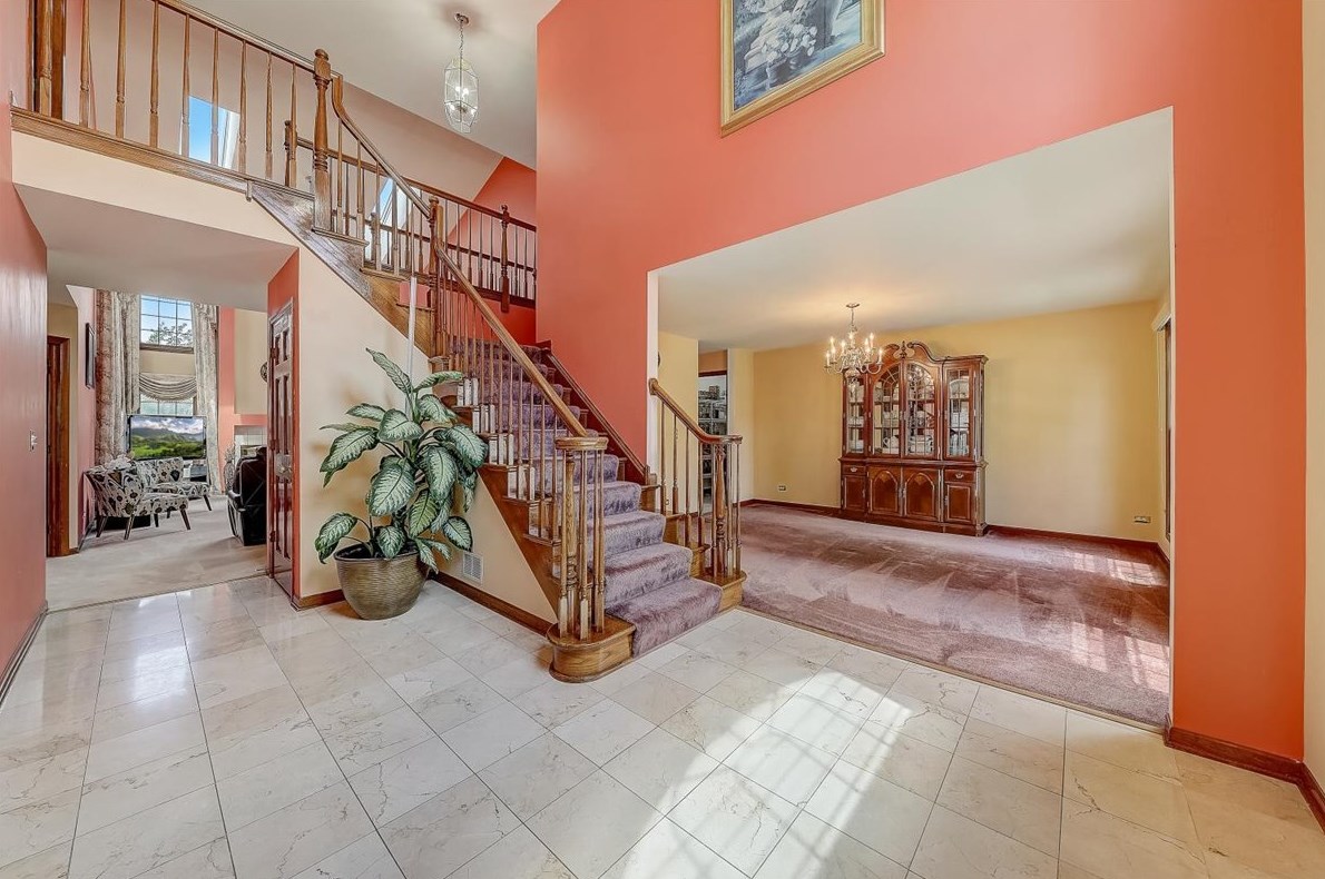 1302 Montclaire Pl, Schaumburg, IL 60173-6551