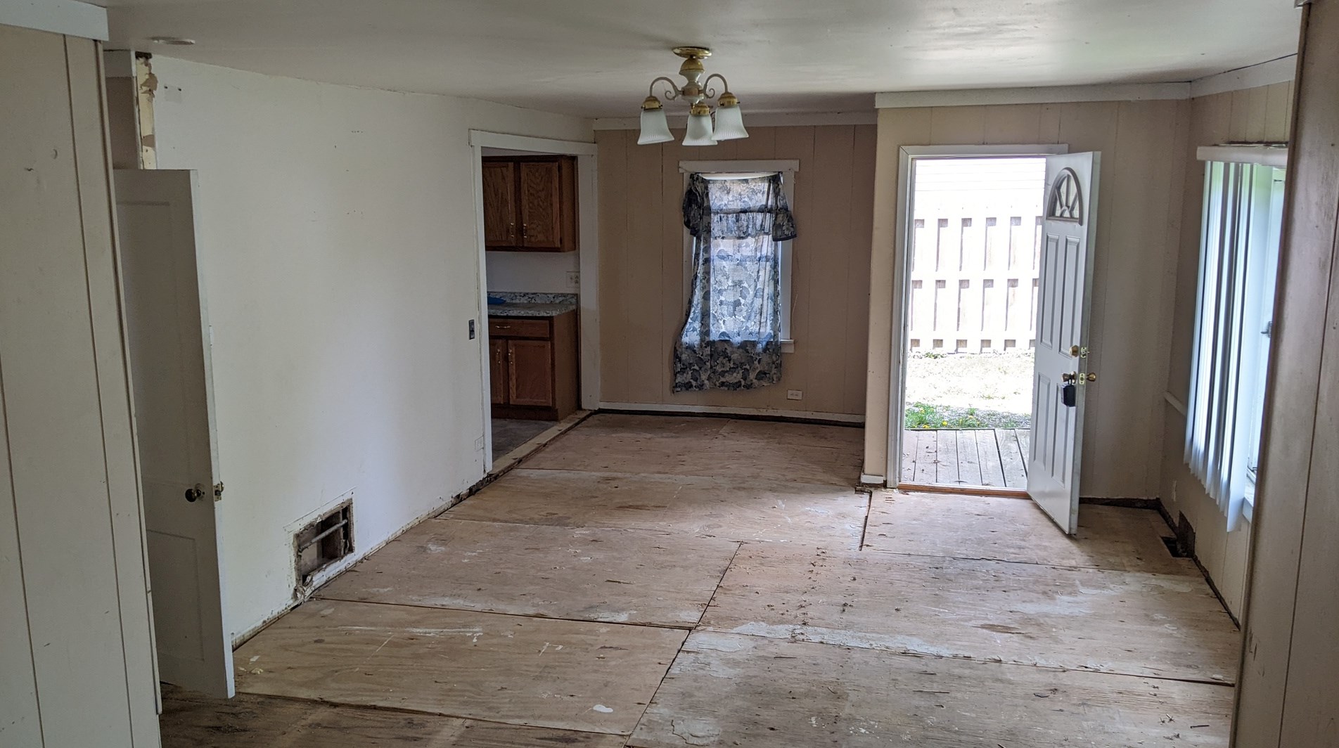 1324 Cherokee Dr, Volo IL  60073-1513 exterior