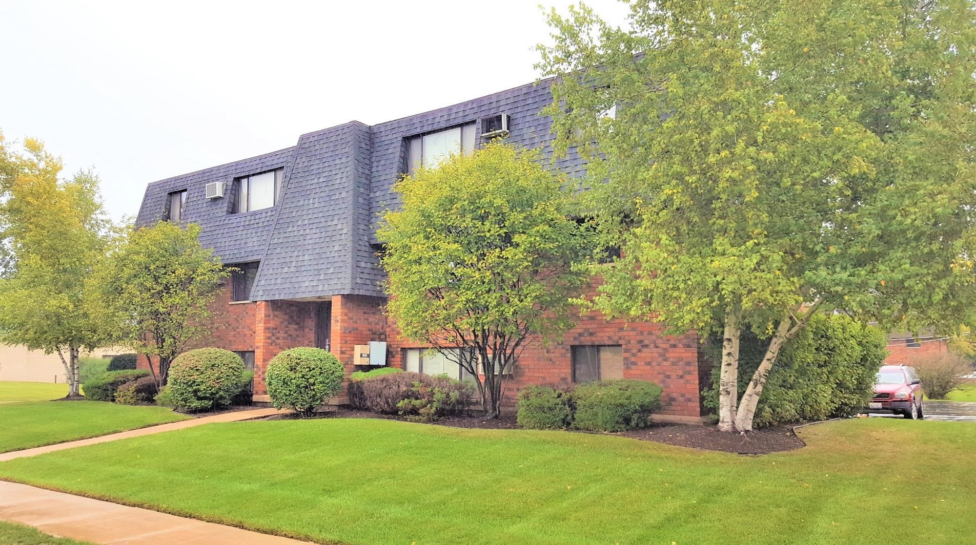 1253 Getzelman Dr, Hoffman Estates, IL 60123-2063