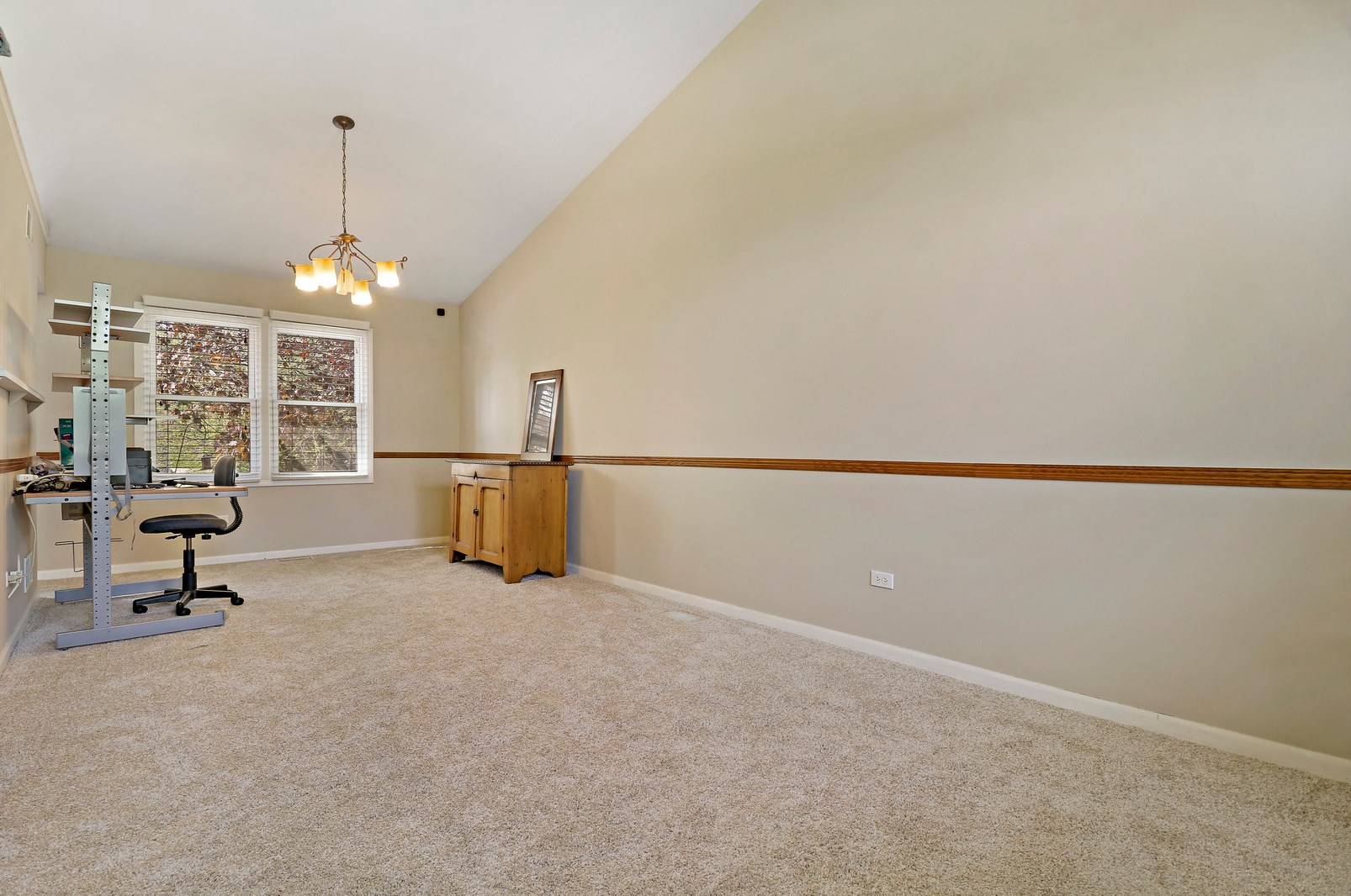 969 Woodbridge Dr, Trout Valley, IL 60013-3202