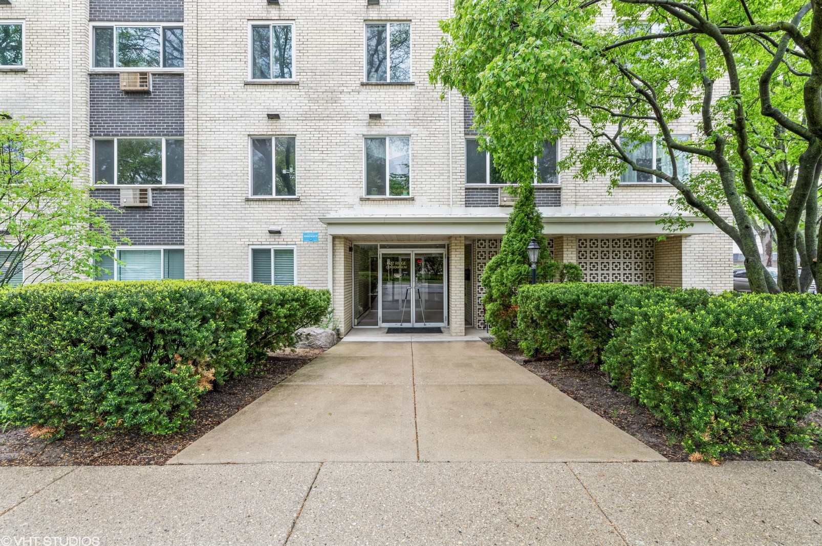 627 Ridge Rd, Wilmette, IL 60091-2455