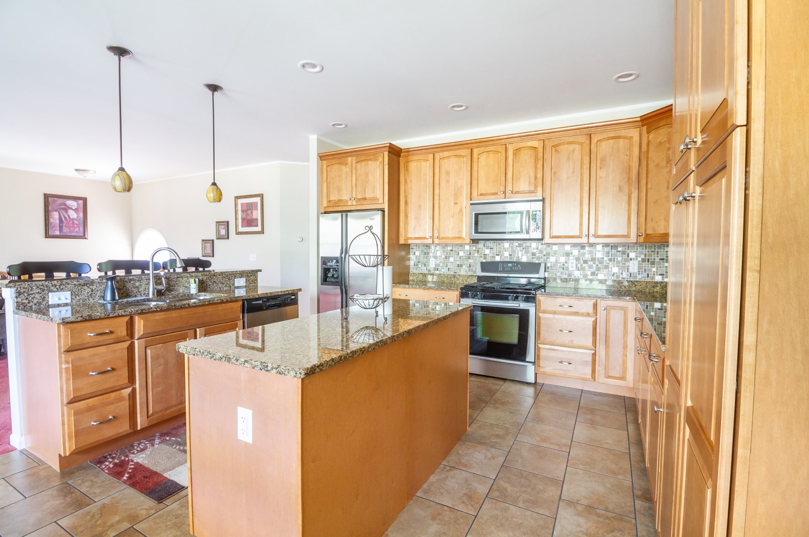 1696 Hilda Dr, Sandwich, IL 60548-9395