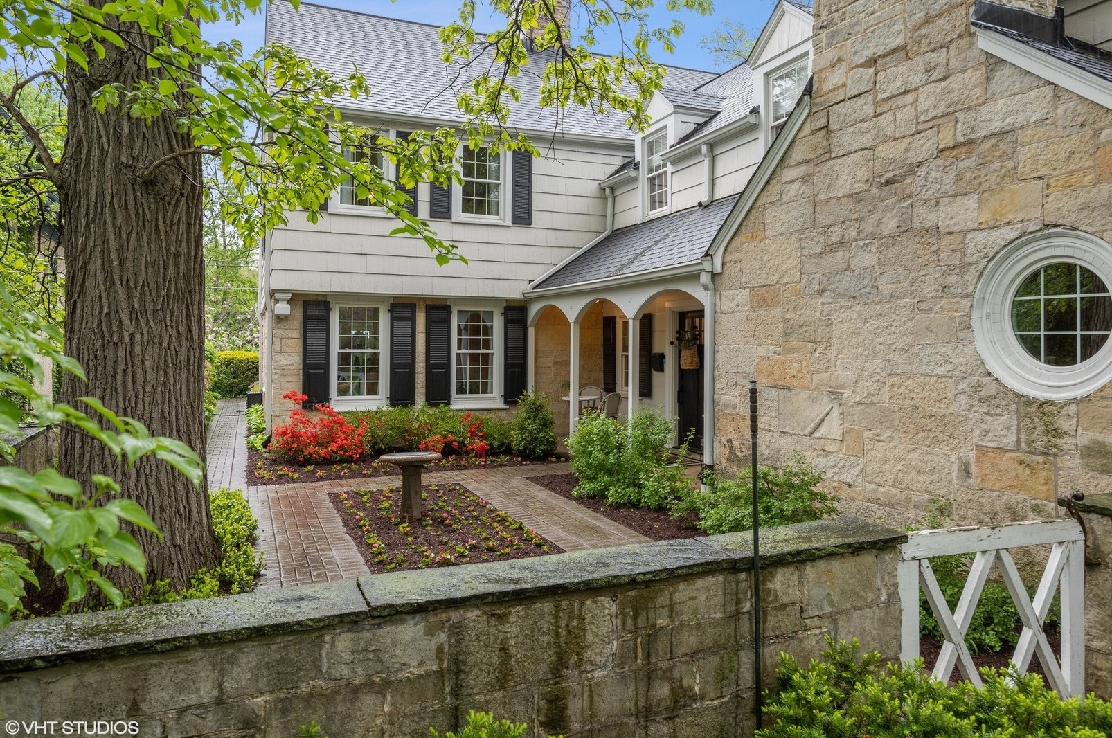 2415 Lincoln St, Evanston, IL 60201-2150