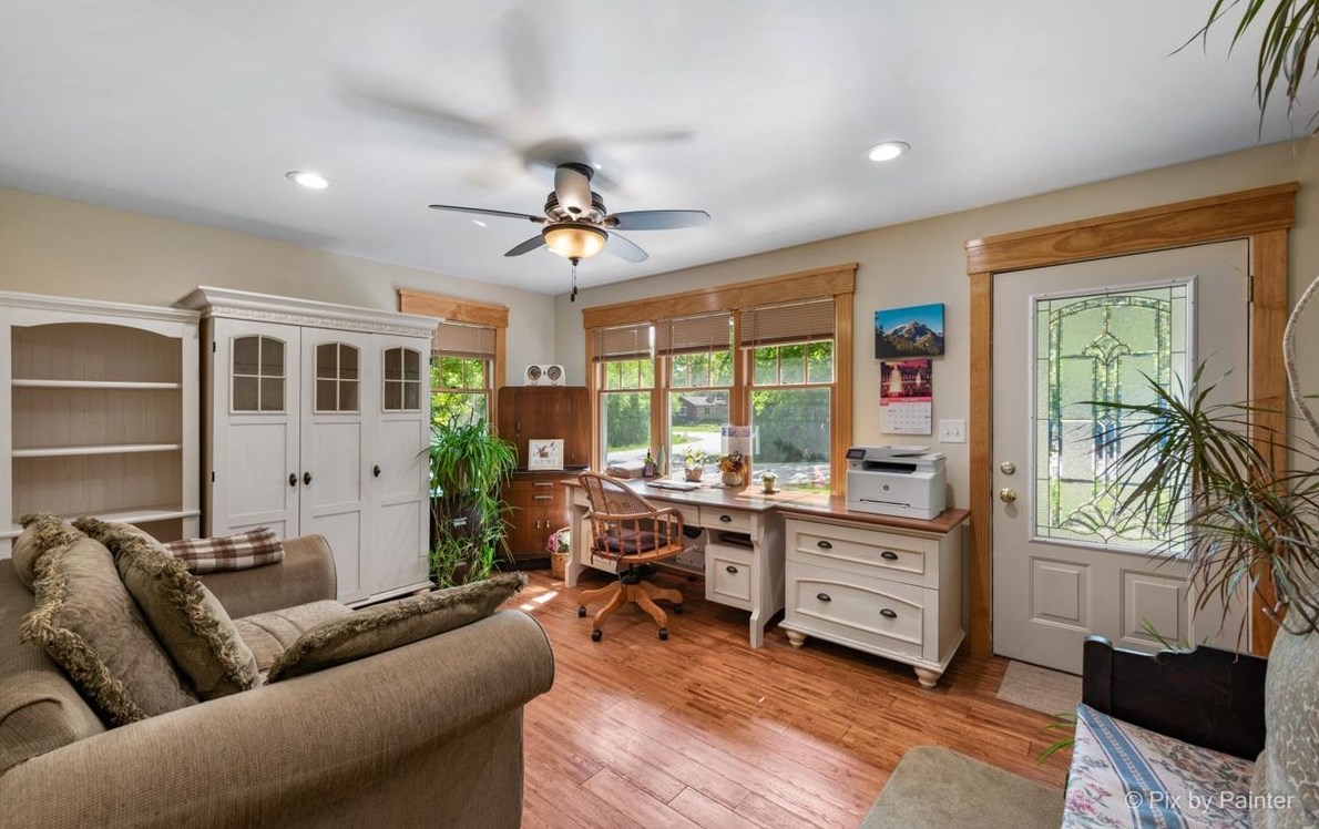1 Hickory Rd, Trout Valley, IL 60013-1160