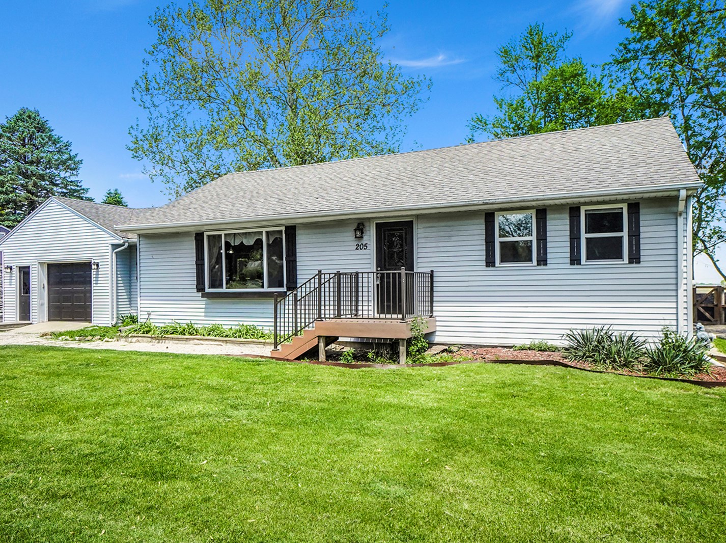 205 North St, Newark, IL 60541-9715