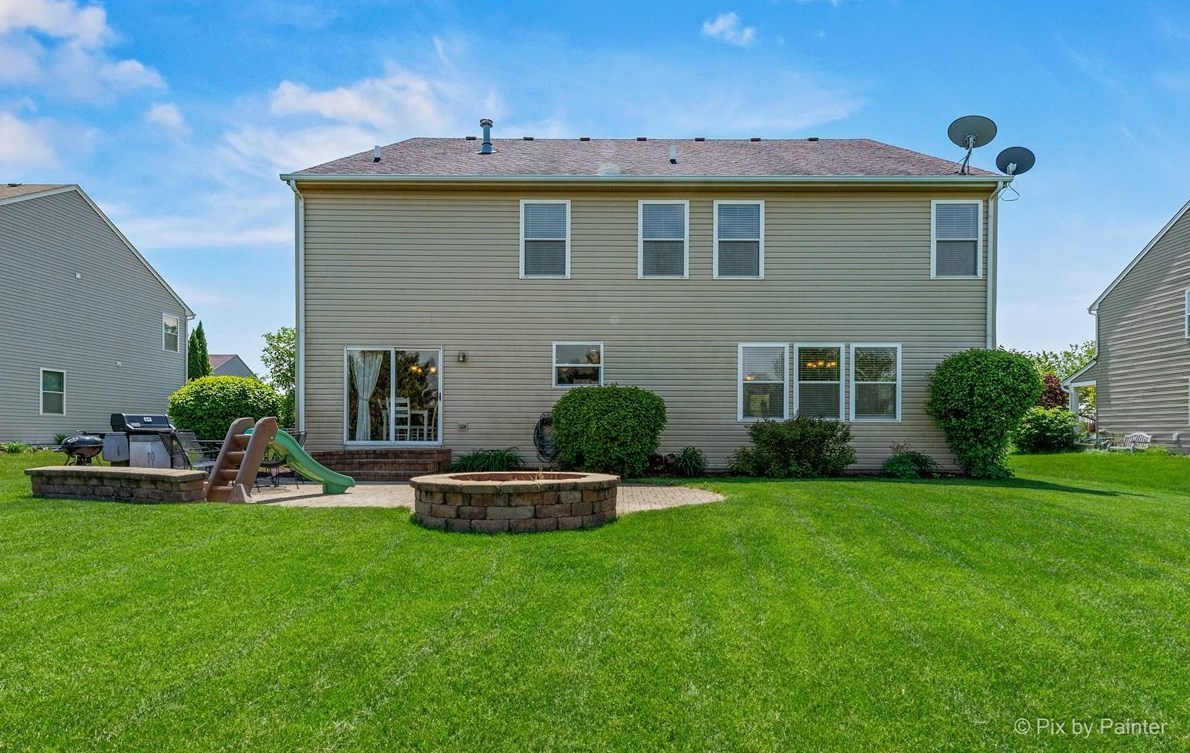 980 Pattee Ave, Elburn, IL 60119-7820