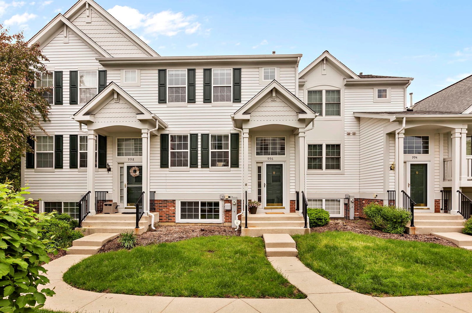996 Manchester Cir, Volo, IL 60030-3334