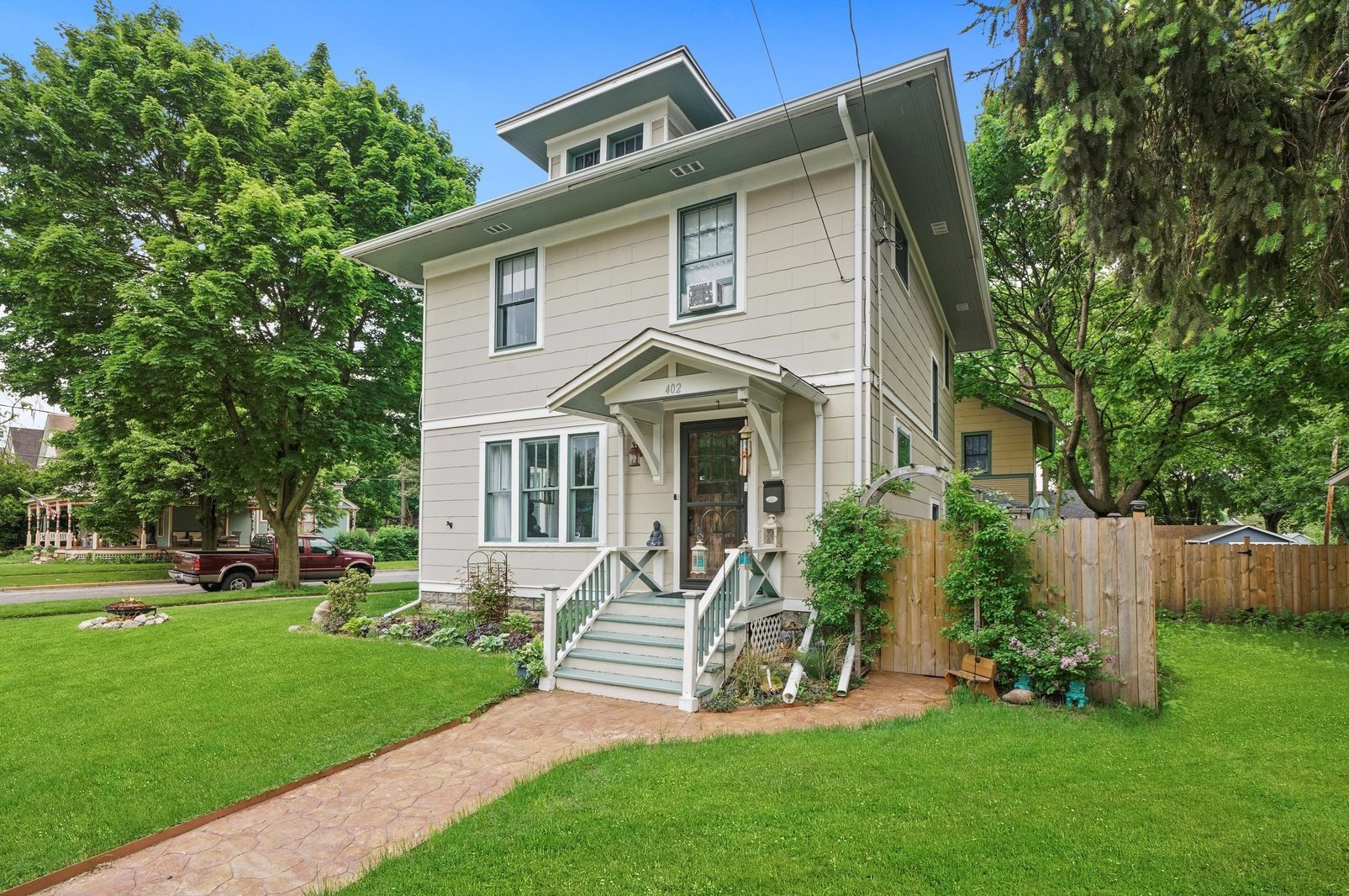 402 View St, Aurora, IL 60506-2972