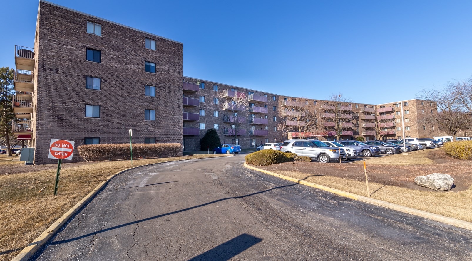 1460 Fairlane Dr #426, Schaumburg, IL 60193