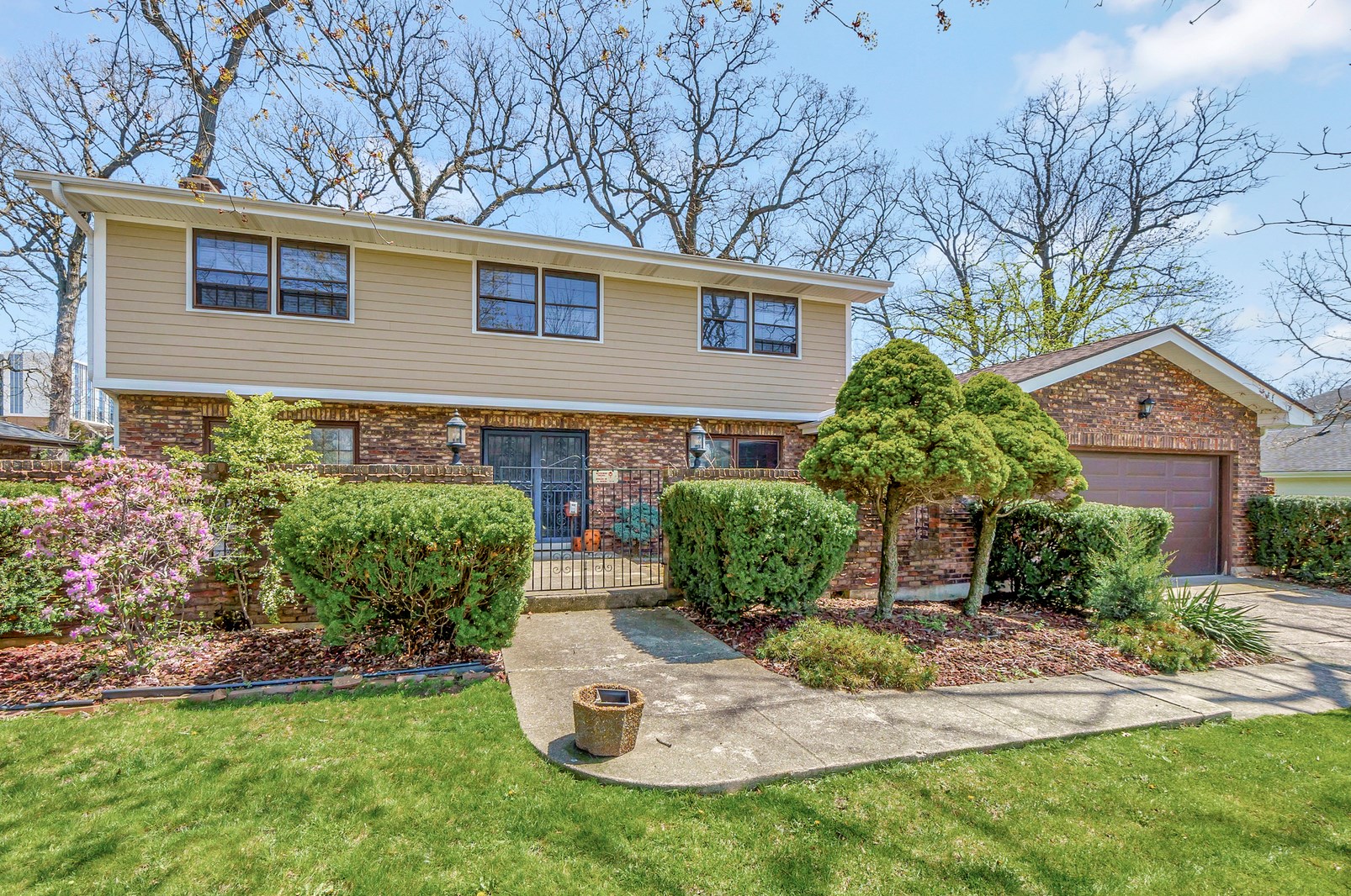 3821 Candlewood Ct, Downers Grove, IL 60515-1456