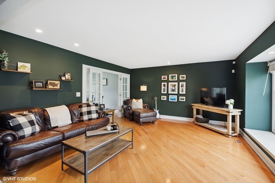 807 Heatherstone Dr, Schaumburg, IL 60173-2248
