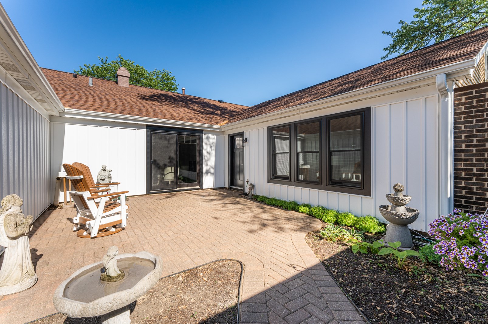 996 Dartmouth Dr, Wheaton, IL 60189-6126