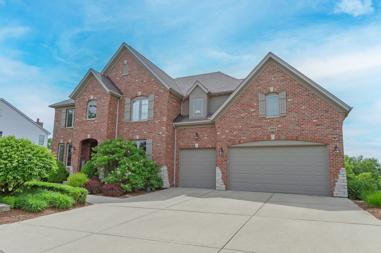 3084 Long Common Pkwy, Hoffman Estates, IL 60124-8823