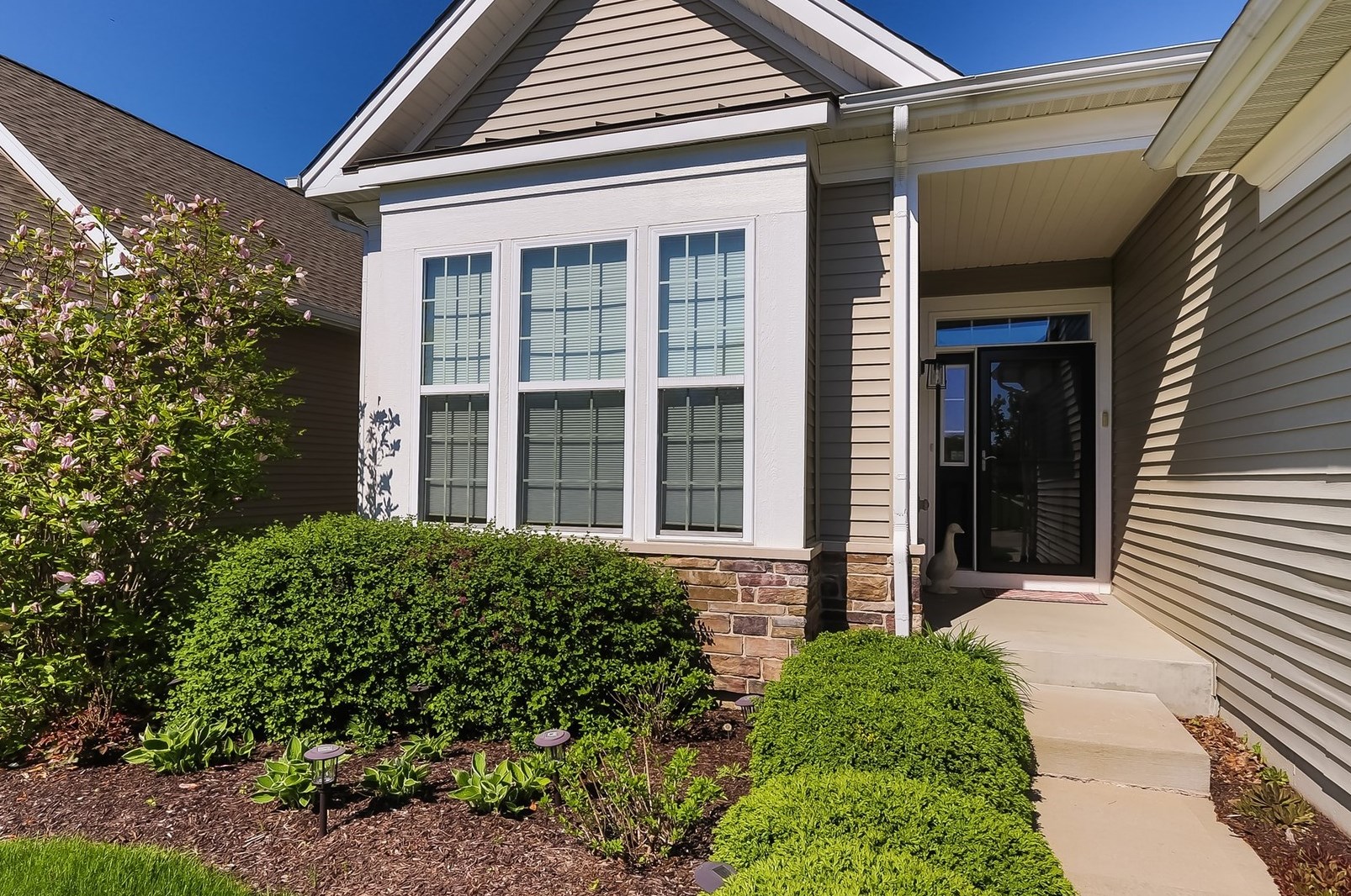 3882 Eagle Ridge Dr, Hoffman Estates, IL 60124-9000
