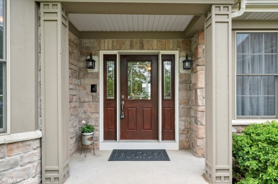 652 Avon Ct, Elburn, IL 60119-8412
