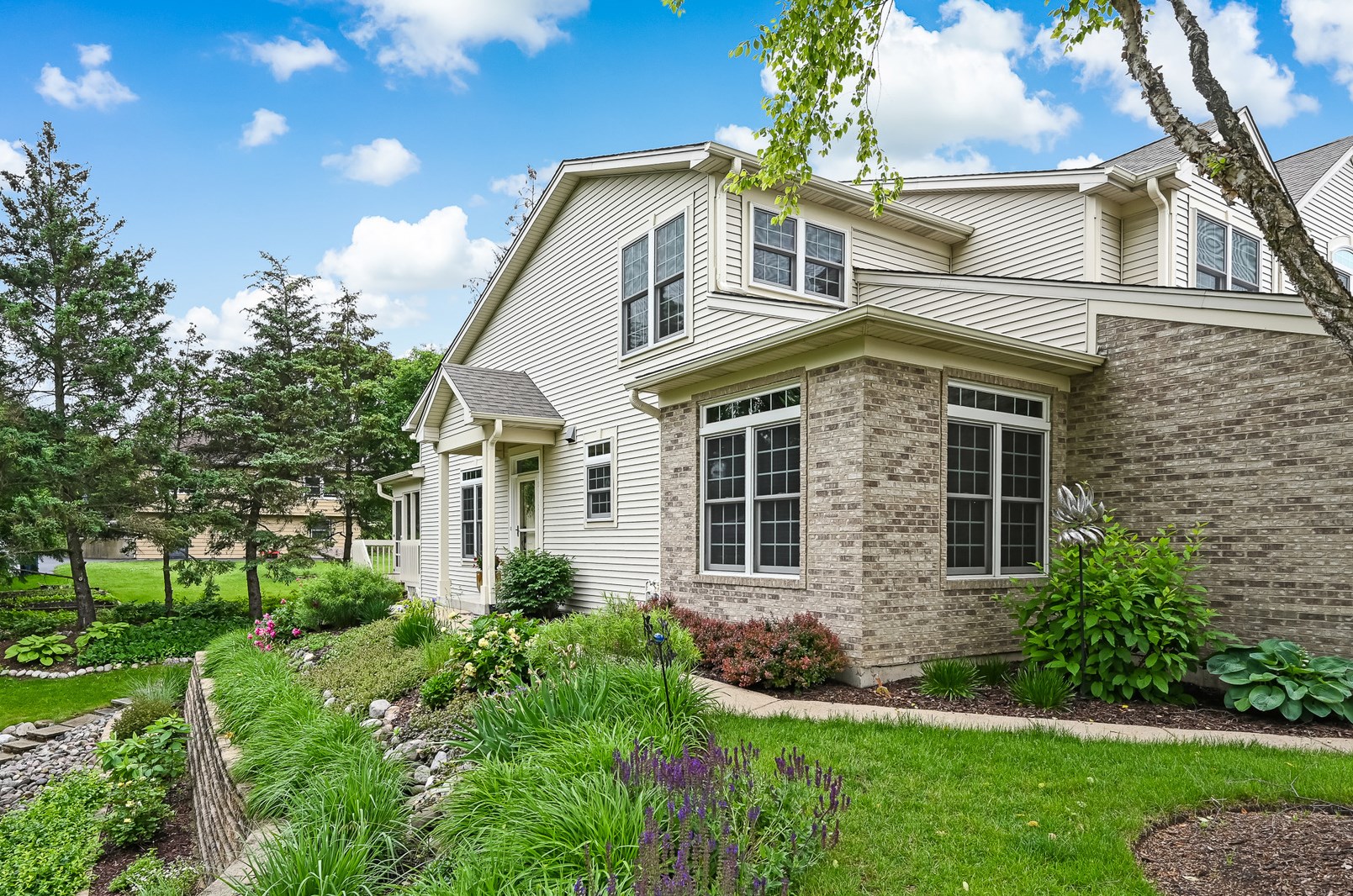 2131 Ashley Ct, Downers Grove, IL 60515-4270